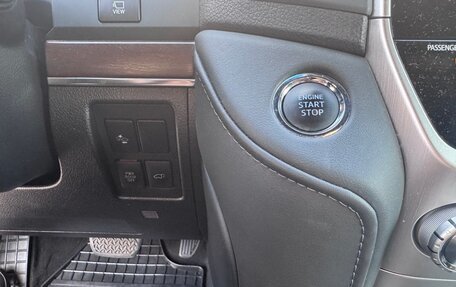 Toyota Land Cruiser 200, 2021 год, 15 фотография