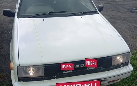 Isuzu Gemini II, 1988 год, 75 000 рублей, 2 фотография