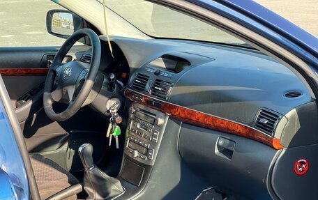 Toyota Avensis III рестайлинг, 2004 год, 585 000 рублей, 10 фотография