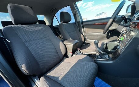 Toyota Avensis III рестайлинг, 2004 год, 585 000 рублей, 11 фотография