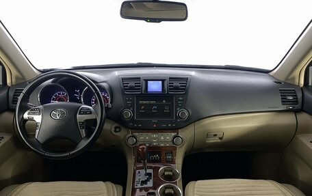 Toyota Highlander III, 2013 год, 1 899 000 рублей, 17 фотография