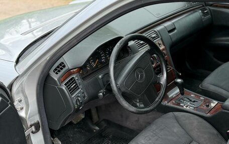 Mercedes-Benz E-Класс, 1996 год, 310 000 рублей, 7 фотография