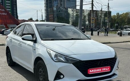 Hyundai Solaris II рестайлинг, 2018 год, 850 000 рублей, 1 фотография