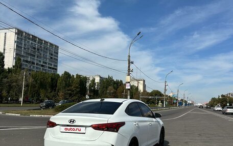 Hyundai Solaris II рестайлинг, 2018 год, 850 000 рублей, 3 фотография