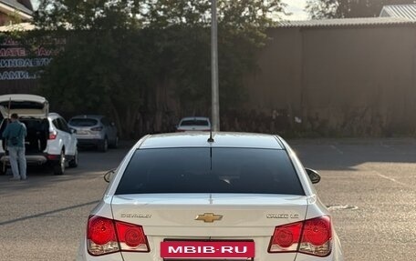 Chevrolet Cruze II, 2010 год, 980 000 рублей, 4 фотография