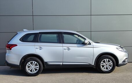 Mitsubishi Outlander III рестайлинг 3, 2019 год, 1 999 000 рублей, 5 фотография