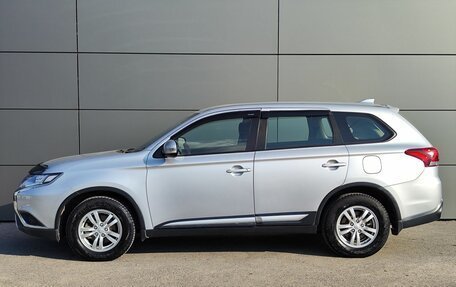 Mitsubishi Outlander III рестайлинг 3, 2019 год, 1 999 000 рублей, 10 фотография