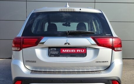 Mitsubishi Outlander III рестайлинг 3, 2019 год, 1 999 000 рублей, 7 фотография