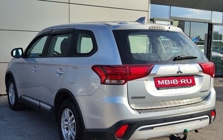 Mitsubishi Outlander III рестайлинг 3, 2019 год, 1 999 000 рублей, 8 фотография