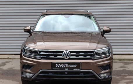 Volkswagen Tiguan II, 2019 год, 2 865 000 рублей, 2 фотография