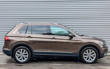 Volkswagen Tiguan II, 2019 год, 2 865 000 рублей, 4 фотография