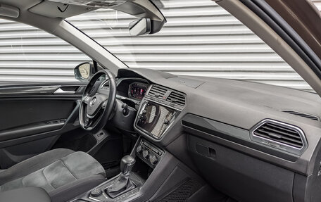 Volkswagen Tiguan II, 2019 год, 2 865 000 рублей, 13 фотография
