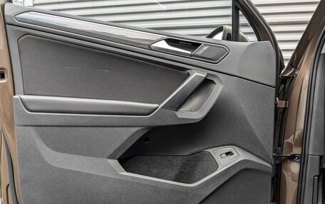 Volkswagen Tiguan II, 2019 год, 2 865 000 рублей, 19 фотография