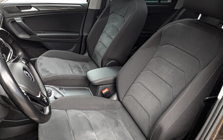 Volkswagen Tiguan II, 2019 год, 2 865 000 рублей, 20 фотография