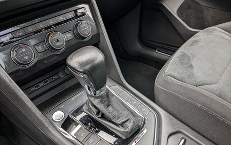 Volkswagen Tiguan II, 2019 год, 2 865 000 рублей, 28 фотография