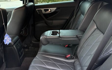 Infiniti QX70, 2014 год, 2 400 000 рублей, 9 фотография