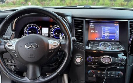 Infiniti QX70, 2014 год, 2 400 000 рублей, 8 фотография