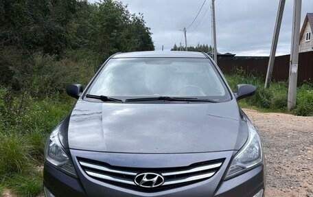 Hyundai Solaris II рестайлинг, 2015 год, 1 050 000 рублей, 1 фотография