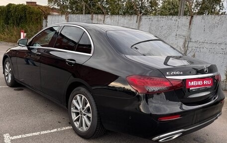 Mercedes-Benz E-Класс, 2021 год, 3 100 000 рублей, 5 фотография