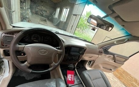 Toyota Land Cruiser 100 рестайлинг 2, 2000 год, 1 300 000 рублей, 3 фотография