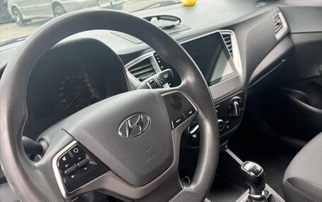 Hyundai Solaris II рестайлинг, 2019 год, 1 300 000 рублей, 16 фотография