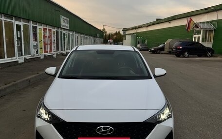 Hyundai Solaris II рестайлинг, 2021 год, 2 100 000 рублей, 2 фотография