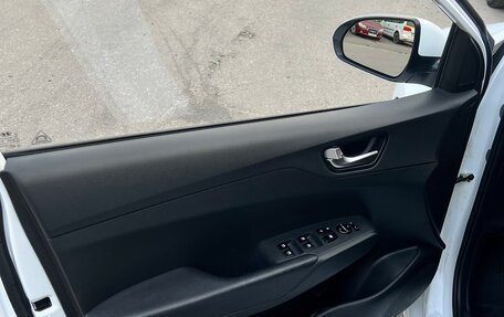 Hyundai Solaris II рестайлинг, 2021 год, 2 100 000 рублей, 11 фотография