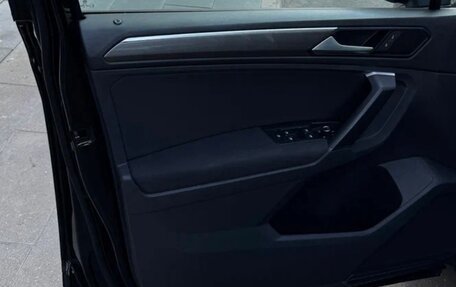 Volkswagen Tiguan II, 2019 год, 2 540 000 рублей, 11 фотография