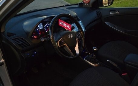Hyundai Solaris II рестайлинг, 2015 год, 986 000 рублей, 12 фотография