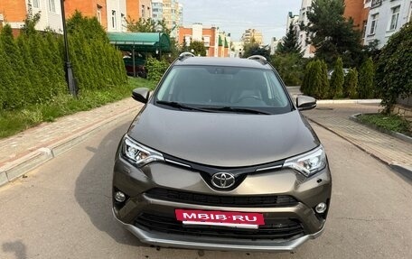 Toyota RAV4, 2017 год, 2 499 000 рублей, 4 фотография