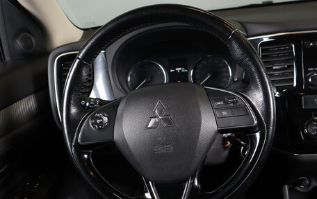 Mitsubishi Outlander III рестайлинг 3, 2015 год, 1 979 000 рублей, 8 фотография