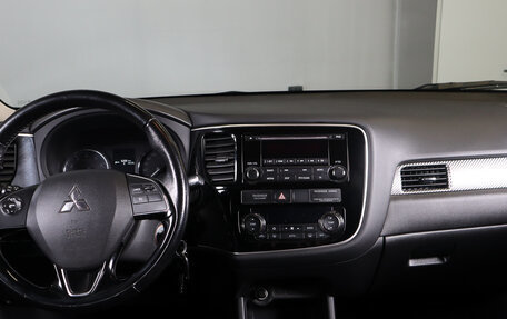 Mitsubishi Outlander III рестайлинг 3, 2015 год, 1 979 000 рублей, 9 фотография