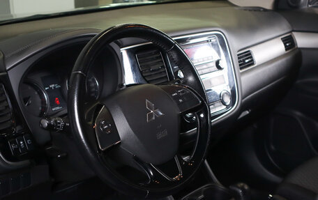 Mitsubishi Outlander III рестайлинг 3, 2015 год, 1 979 000 рублей, 7 фотография