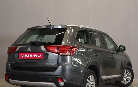 Mitsubishi Outlander III рестайлинг 3, 2015 год, 1 979 000 рублей, 6 фотография