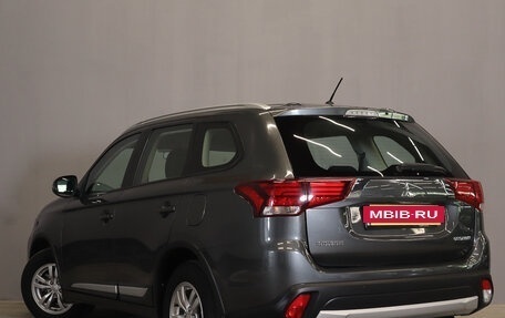 Mitsubishi Outlander III рестайлинг 3, 2015 год, 1 979 000 рублей, 4 фотография