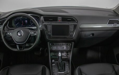Volkswagen Tiguan II, 2017 год, 2 530 000 рублей, 13 фотография