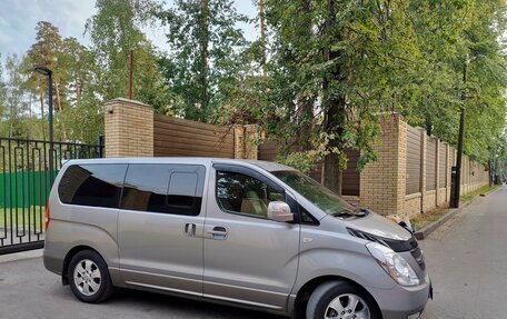 Hyundai Grand Starex Grand Starex I рестайлинг 2, 2012 год, 1 960 000 рублей, 2 фотография