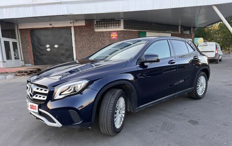 Mercedes-Benz GLA, 2017 год, 1 750 000 рублей, 17 фотография