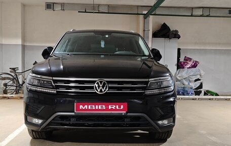 Volkswagen Tiguan II, 2018 год, 2 400 000 рублей, 1 фотография