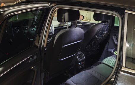 Volkswagen Tiguan II, 2018 год, 2 400 000 рублей, 4 фотография