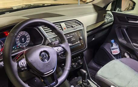 Volkswagen Tiguan II, 2018 год, 2 400 000 рублей, 5 фотография