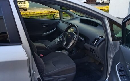 Toyota Prius, 2010 год, 900 000 рублей, 5 фотография