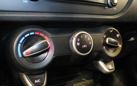 KIA Rio IV, 2018 год, 1 070 000 рублей, 13 фотография