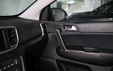 KIA Sportage IV рестайлинг, 2020 год, 2 400 000 рублей, 8 фотография