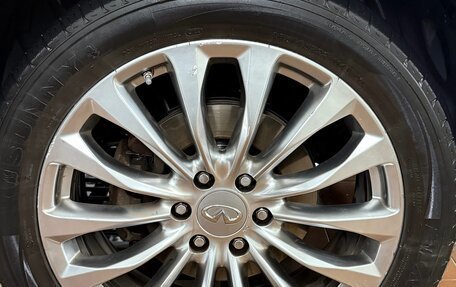 Infiniti QX56, 2011 год, 2 300 000 рублей, 16 фотография