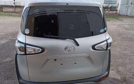 Toyota Sienta II, 2017 год, 1 700 000 рублей, 10 фотография