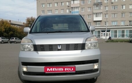 Toyota Voxy II, 2004 год, 1 100 000 рублей, 1 фотография