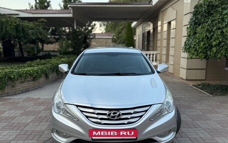 Hyundai Sonata VI, 2011 год, 1 060 000 рублей, 2 фотография