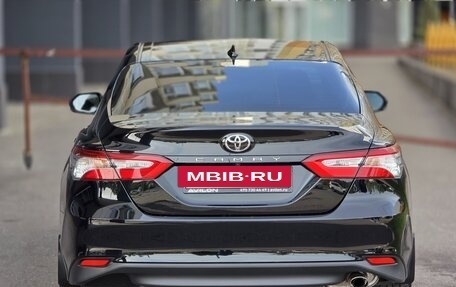 Toyota Camry, 2021 год, 2 800 000 рублей, 4 фотография