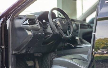 Toyota Camry, 2021 год, 2 800 000 рублей, 10 фотография
